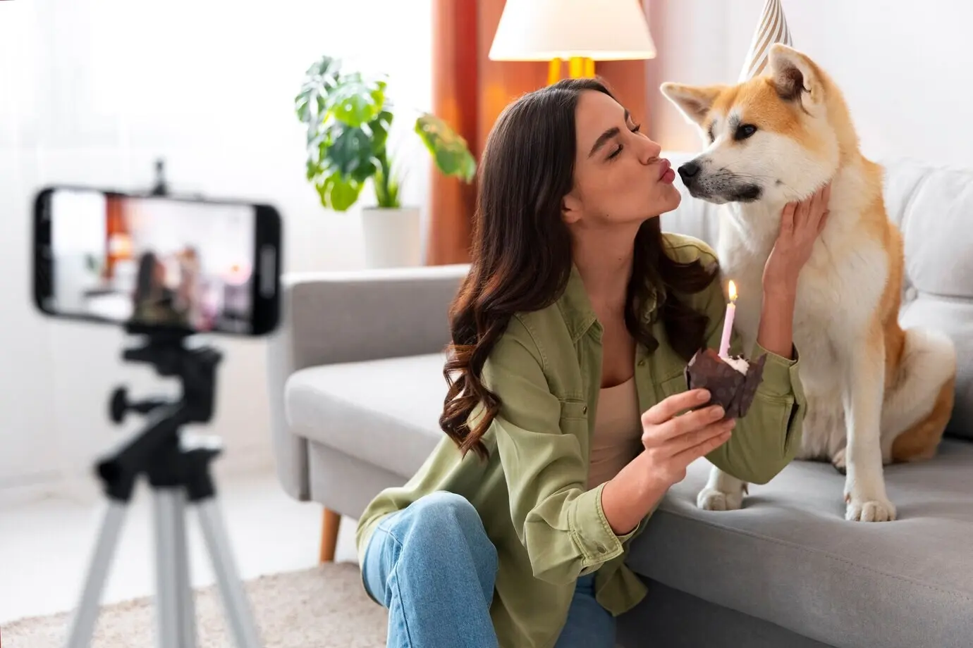 Образ жизни человека, создающего контент со своим питомцем